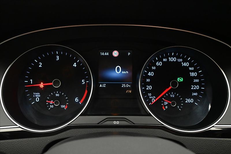 Volkswagen Passat 2,0 TDI 110 kW DSG Business Zá - fotka 15 z 31