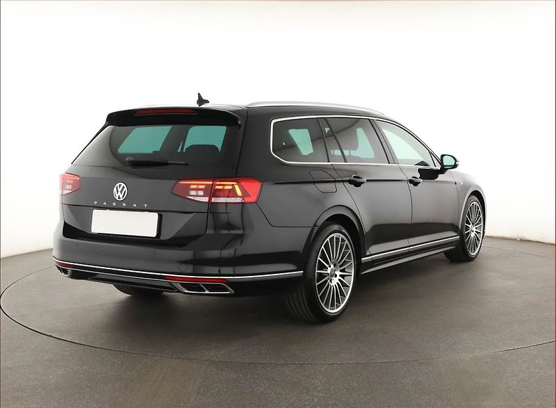 Volkswagen Passat (2020) R-Line 2.0 TDI - fotka 5 z 19