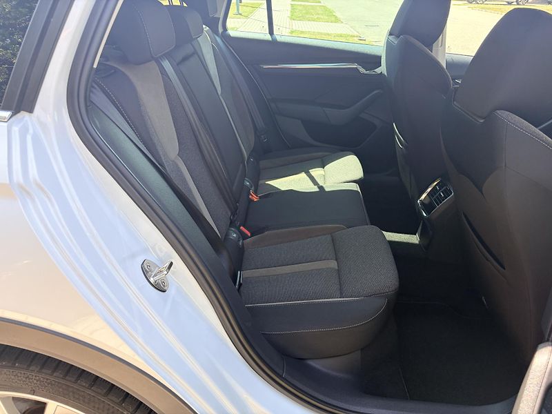 Škoda Octavia SCOUT 2.0 TDI DSG MATRIX - fotka 53 z 56