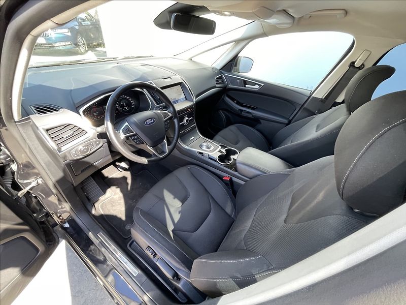 Ford S-MAX 2,0 EcoBlue AWD A8 Titanium TZ - fotka 5 z 24