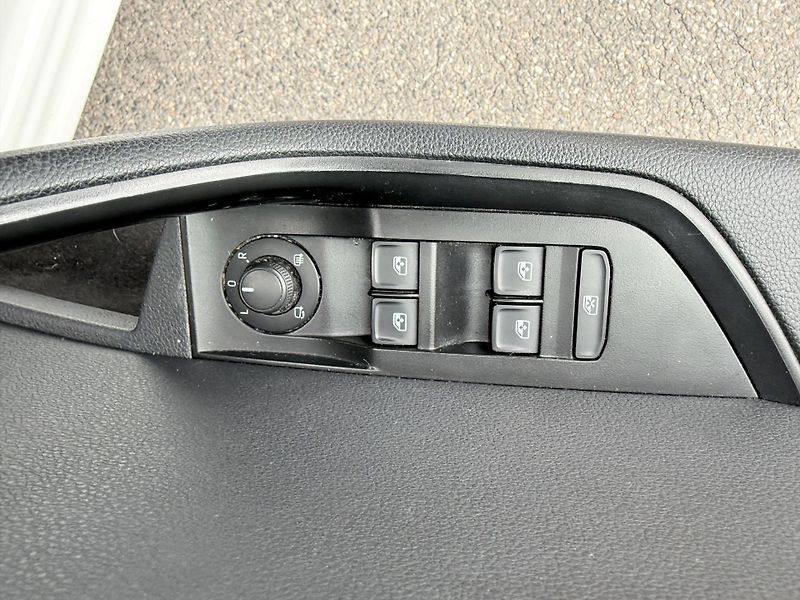 Škoda Superb 2.0 TDi 110kw - fotka 20 z 29