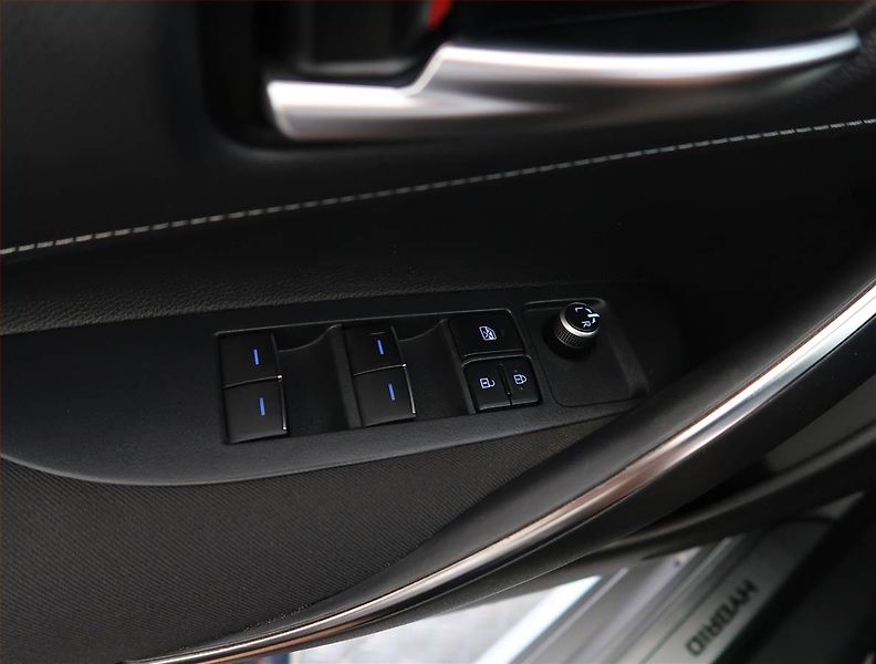 Toyota Corolla (2022) 2.0 Hybrid, digi klima - fotka 21 z 21