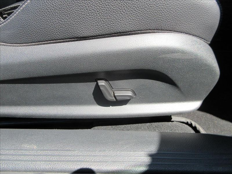 Mercedes-Benz Třídy E 220D 143Kw, Panorama, Nové ČR - fotka 27 z 29
