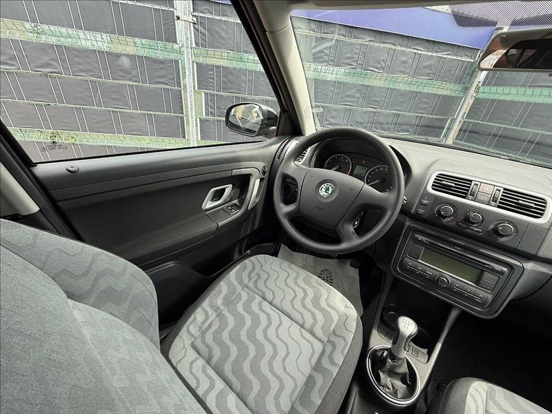 Škoda Fabia II 1.2 HTP Ambiente - fotka 8 z 17