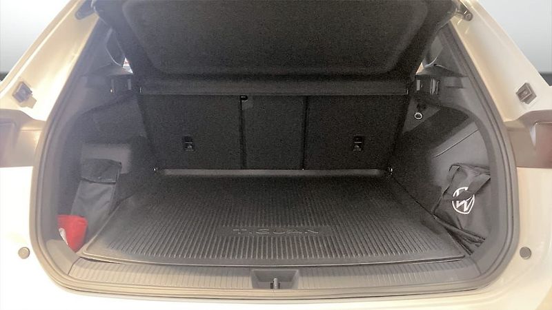 Volkswagen Tiguan 2.0 TDI 4M R-Line DCC Pano Taž - fotka 13 z 14