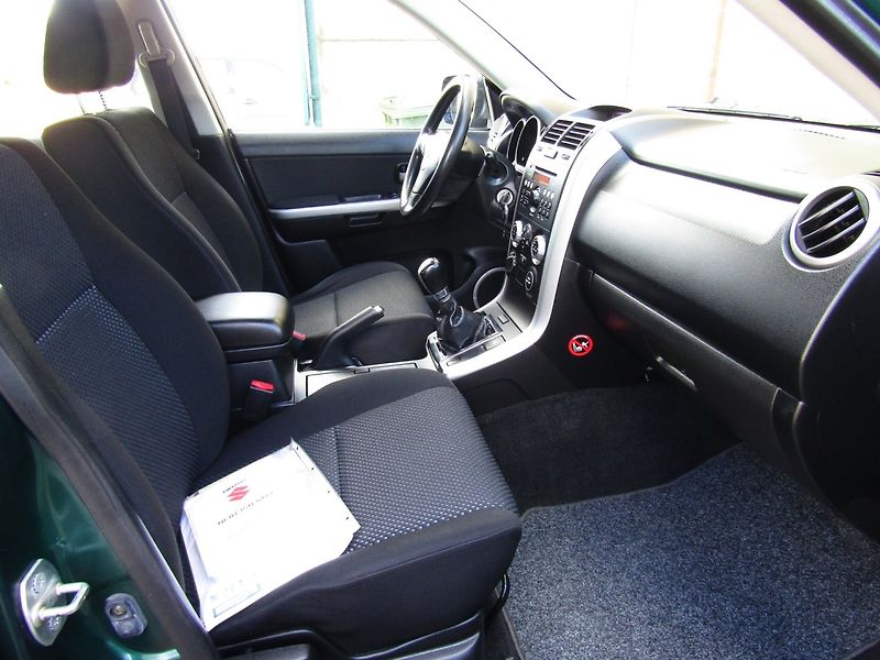 Suzuki Grand Vitara (2006) 1.9 DDiS 95kW  BEZ KOROZE - fotka 28 z 40