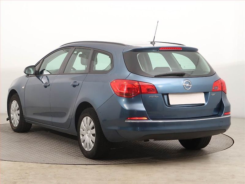 Opel Astra (2015) 1.6 CDTI, Tempomat - fotka 4 z 14