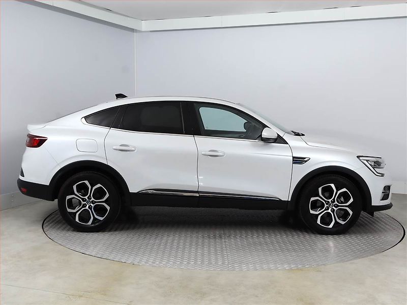 Renault Arkana (2023) Intens E-Tech - fotka 6 z 21