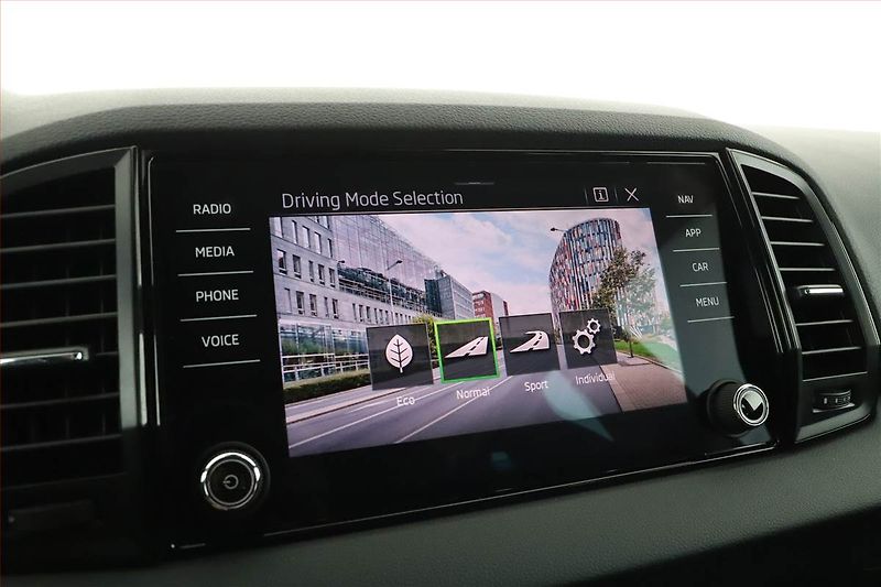 Škoda Karoq (2023) Sportline 2.0 TDI - fotka 12 z 17