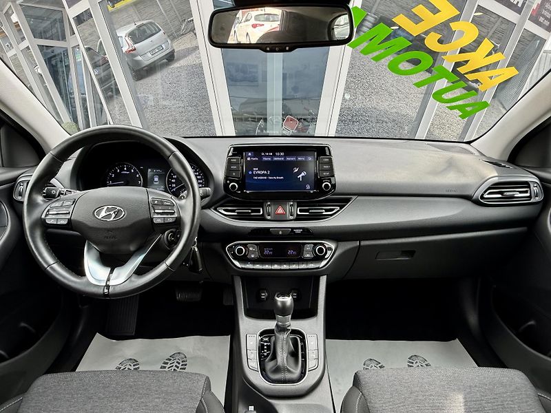 Hyundai i30 1,5 T-GDI DCT Smart Automat ČR - fotka 22 z 40