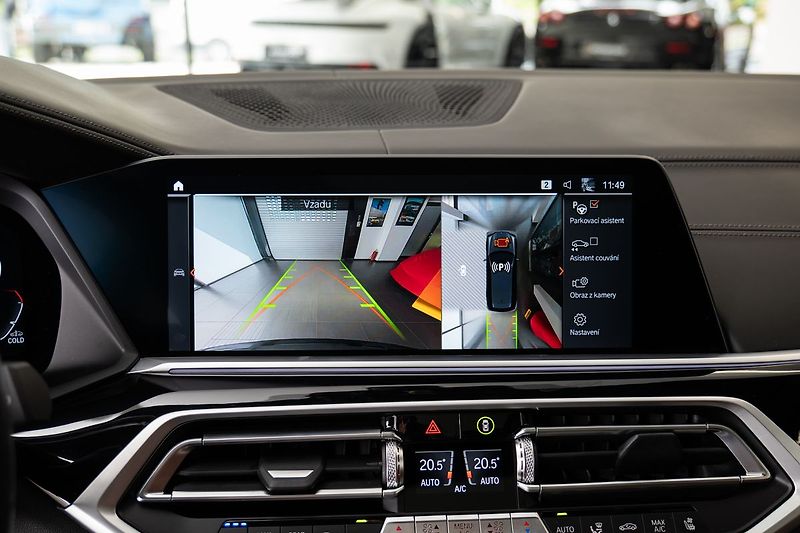 BMW X7 M50i/360/HarmanKardon/Pano - fotka 14 z 31