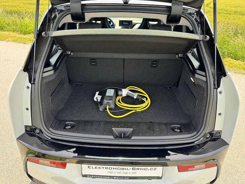 BMW i3 (2022) 120Ah, SoH 90% - fotka 17 z 18