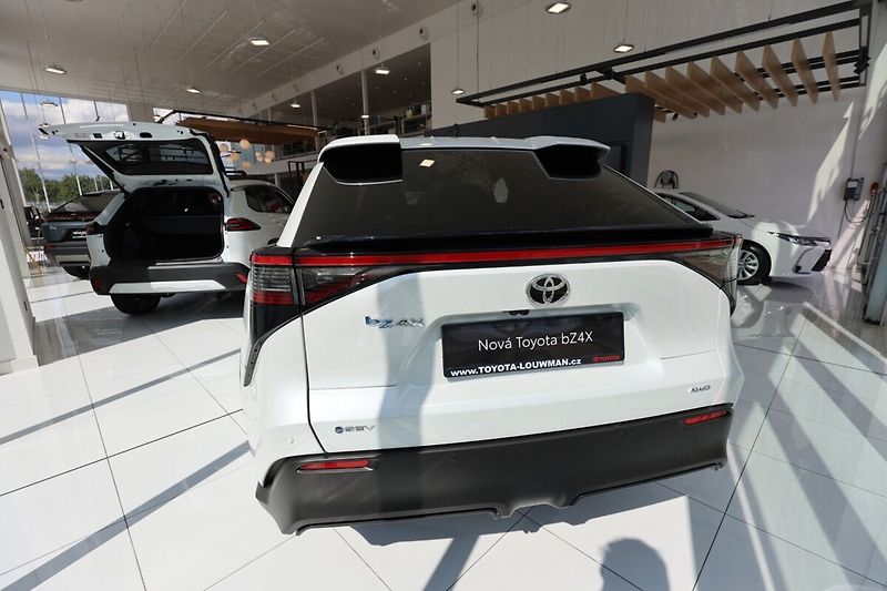 Toyota bZ4X Executive AWD 73.1 kWh - fotka 4 z 18