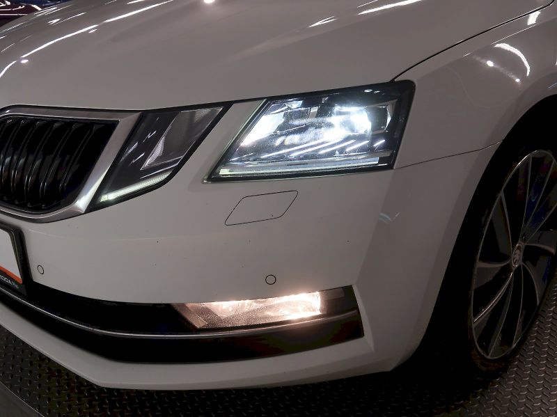 Škoda Octavia (2019) LAURIN&KLEMENT 2.0TDI 135KW 4x - fotka 10 z 40