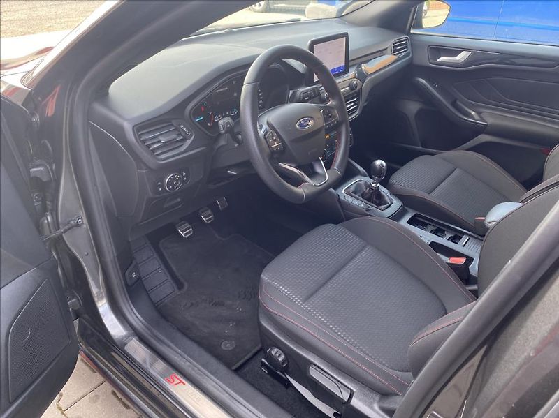 Ford Focus 1,5 TDCi  ST-line / záruka - fotka 11 z 42