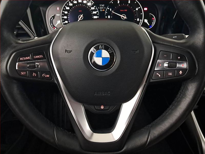 BMW Řada 3 (2020) 318 d - fotka 17 z 19