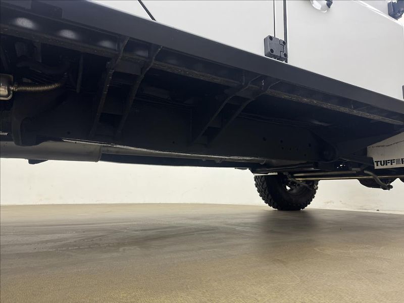 Land Rover Defender 2,5 130 Td5 90kW PO RENOVACI - fotka 40 z 45