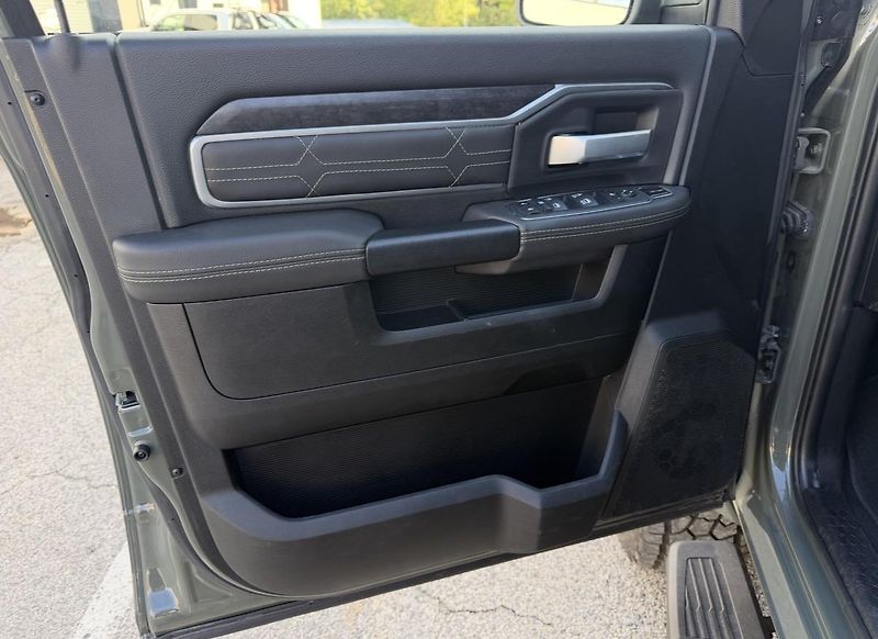 Dodge RAM (2024) +2500+CANYON LAKE+INDIVIDUAL+ - fotka 16 z 24