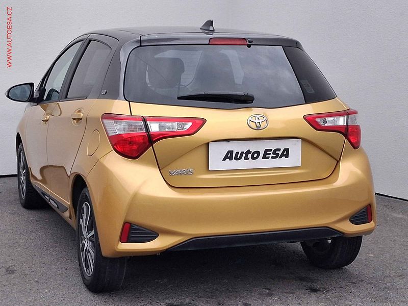 Toyota Yaris (2019) 1.5 VVT-iE, Kamera - fotka 6 z 16