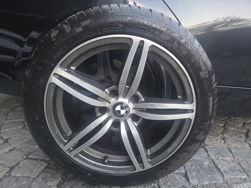 BMW Řada 3 (2009) 320d, 130 kW,2.sada kol,manual - fotka 24 z 25