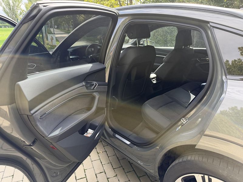 Audi Q8 e-tron 55 Quattro B&O S-Line Head-Up  - fotka 17 z 25