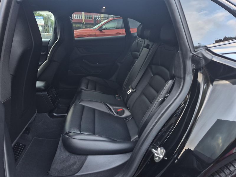 Porsche Taycan Cross Turisno 4S 93kWH  92,6% - fotka 41 z 46