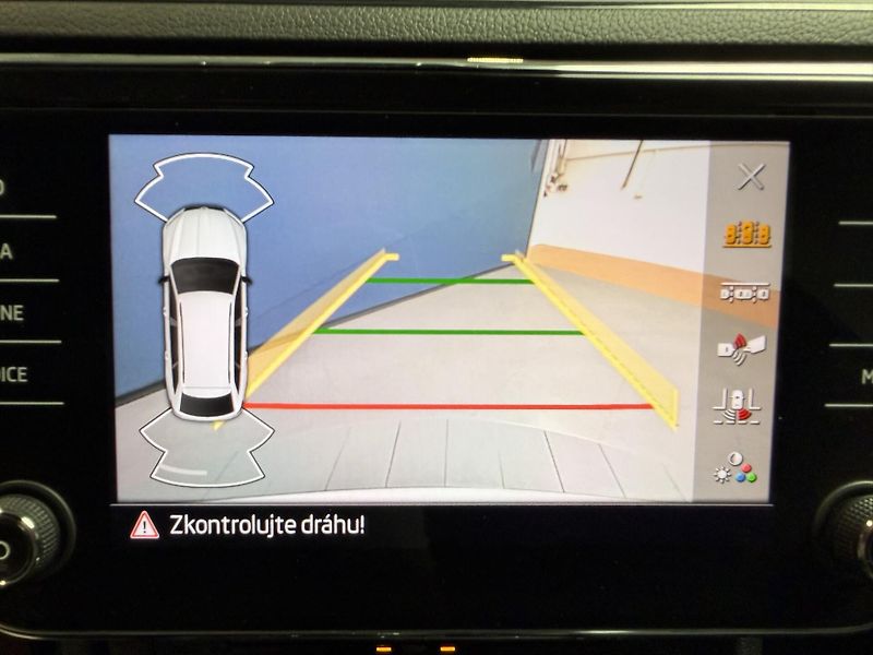 Škoda Superb 2.0 TDI 110kW SportLine Combi - fotka 9 z 14