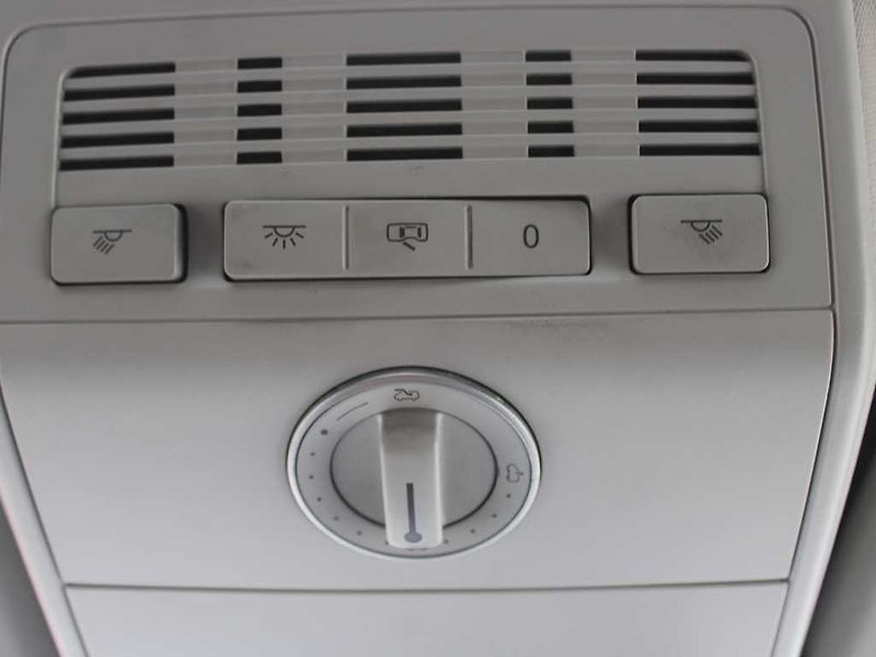 Volkswagen Multivan 7 MÍSTNÉ, NAVIGACE, PANO, KOŽE - fotka 16 z 18