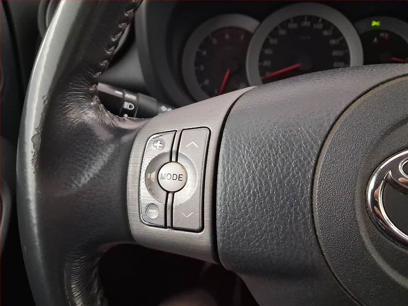 Toyota RAV4 (2007) Executive 2.2 D-CAT, 4X4 - fotka 15 z 17