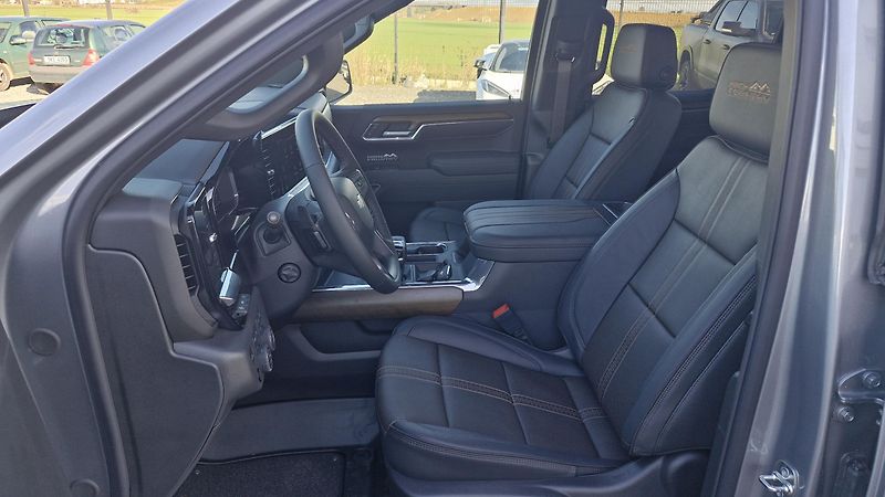 Chevrolet Silverado (2025) HIGH COUNTRY 6.2l - fotka 7 z 13