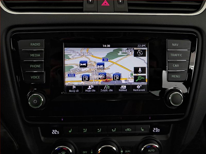 Škoda Octavia (2014) Elegance 1.4 TSI, Kůže - fotka 13 z 20