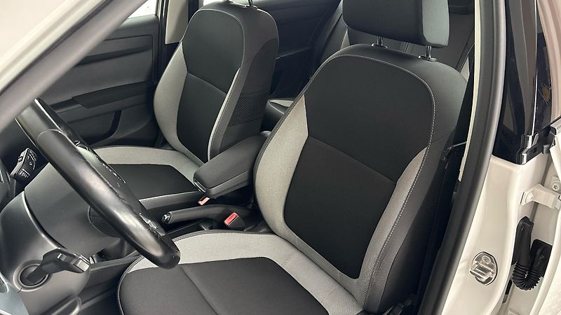 Škoda Fabia 1.0 TSI Ambition - fotka 15 z 23