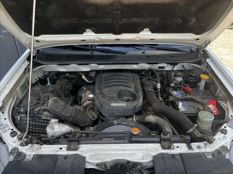 Isuzu D-Max 1,9 SC skříň  6 M/T L 4x4 - fotka 29 z 31