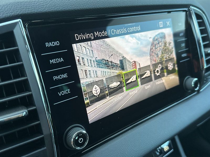 Škoda Karoq (2021) 2.0 TDI 4x4 DSG Scoutline - fotka 15 z 40