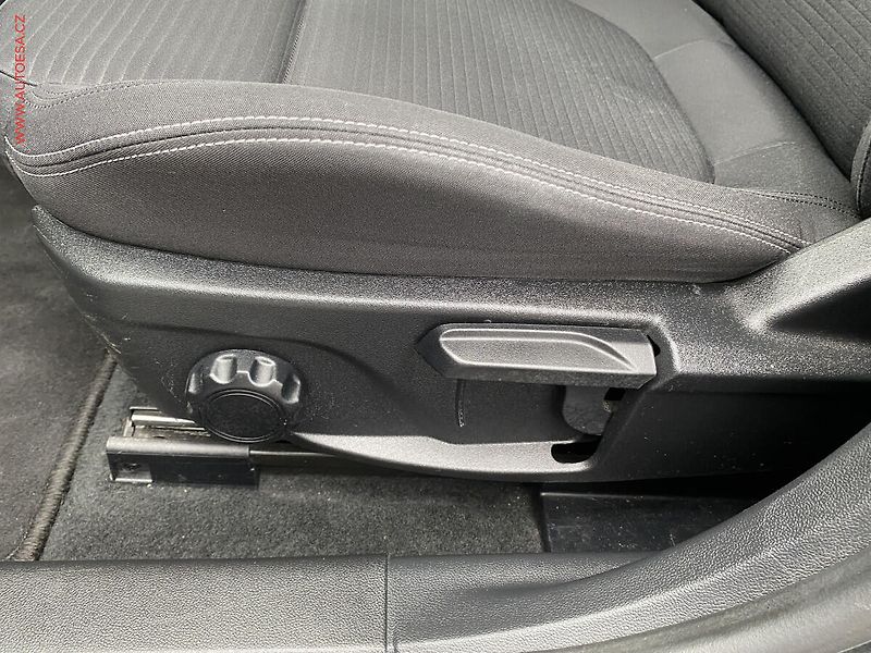 Ford Focus (2018) 1.0EB, Titanium, TZ - fotka 14 z 18