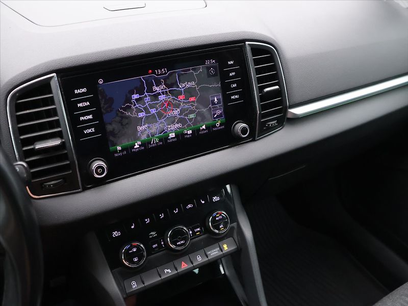Škoda Karoq 1,5 TSI 110kW DSG Style Virtua - fotka 18 z 30