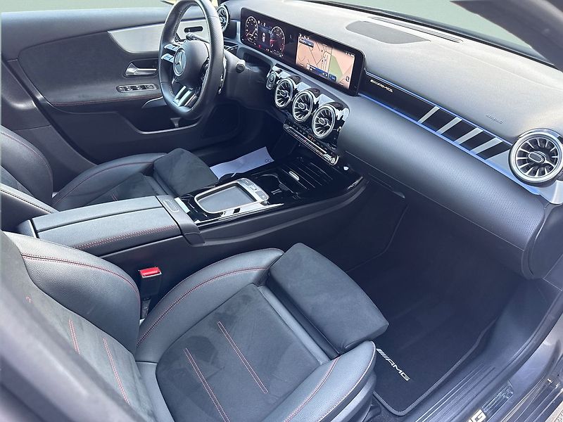 Mercedes-Benz Třídy A 35 AMG 4MATIC - fotka 12 z 20