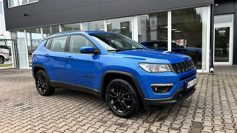 Jeep Compass 1.3T 130k Night Eagle  - fotka 9 z 16