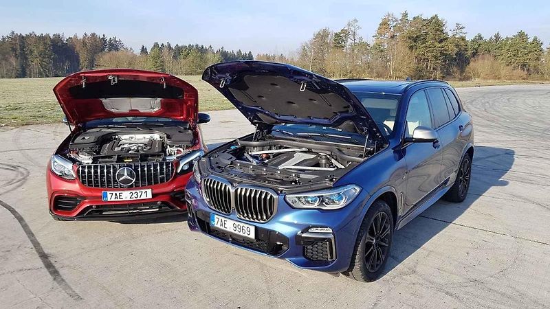 BMW potřebuje více točivého momentu, protože váží o půl tuny víc než Mercedes.
