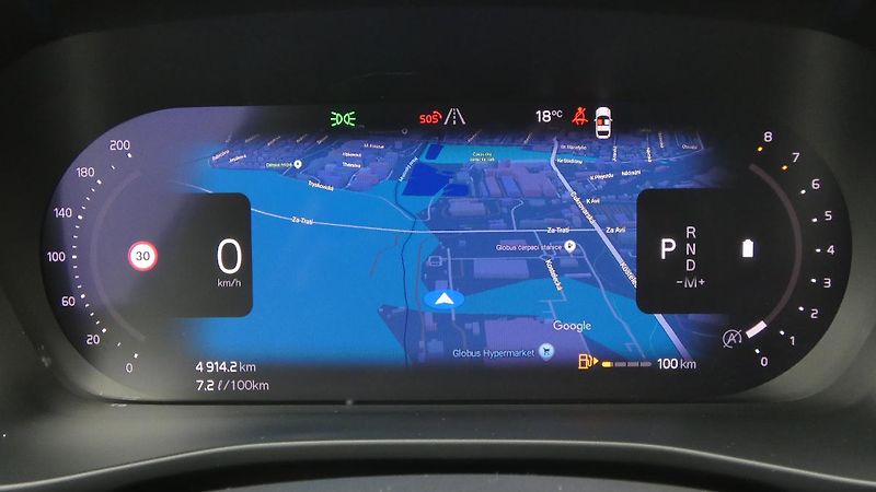 Volvo XC40 B3 PLUS DARK - fotka 13 z 23