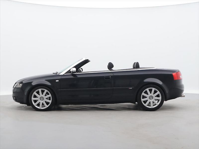 Audi A4 2,5 TDI  120kW MAN Cabriolet - fotka 12 z 31