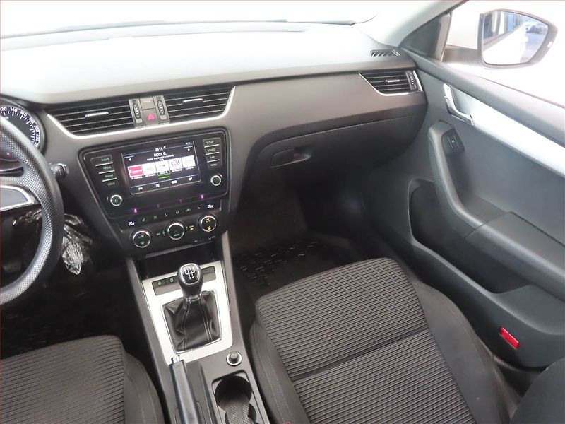 Škoda Octavia (2015) Style 1.6 TDI, Serv.kniha - fotka 8 z 13
