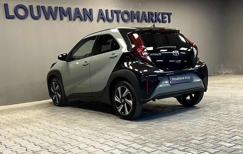 Toyota Aygo 1.0 STYLE TECH VISION - fotka 15 z 16
