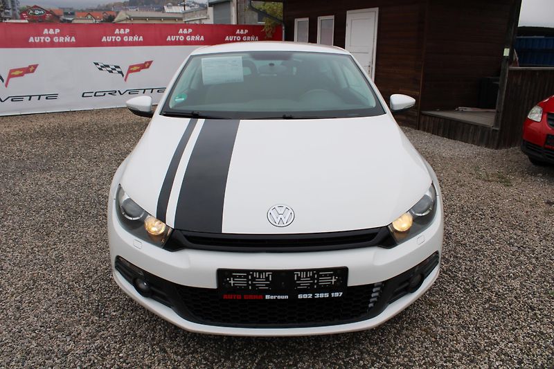 Volkswagen Scirocco (2009) 1,4TSI KLIMA XENONY ALU 19 - fotka 2 z 16