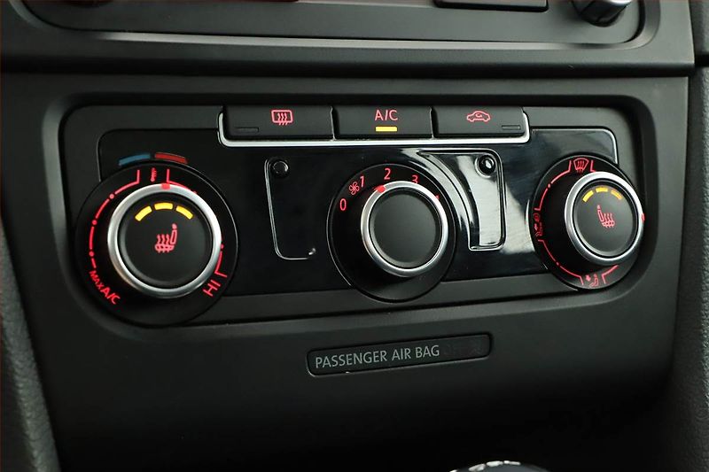 Volkswagen Golf (2012) 2.0 TDI, Automat, po STK - fotka 14 z 17