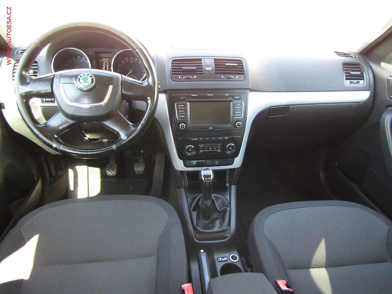 Škoda Yeti (2010) 2.0 TDi 4x4, AC, tempo, park - fotka 8 z 17