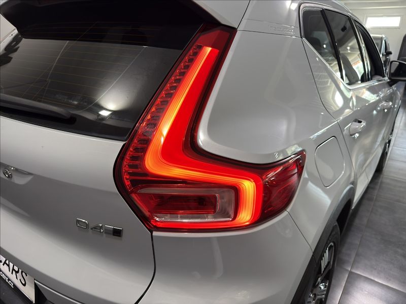 Volvo XC40 2,0   D4 INSCRIPTION ZÁRUKA 28 - fotka 32 z 46