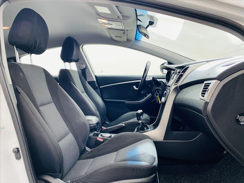Hyundai i30 1,6 GDI 99kW 1.maj. ČR - fotka 8 z 22