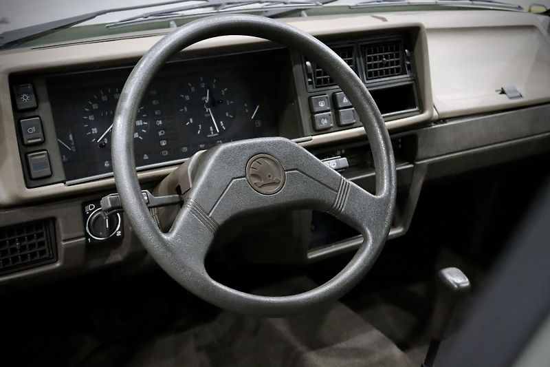 Škoda Favorit (1988) 1.3 46 kW 136 L  - fotka 13 z 47