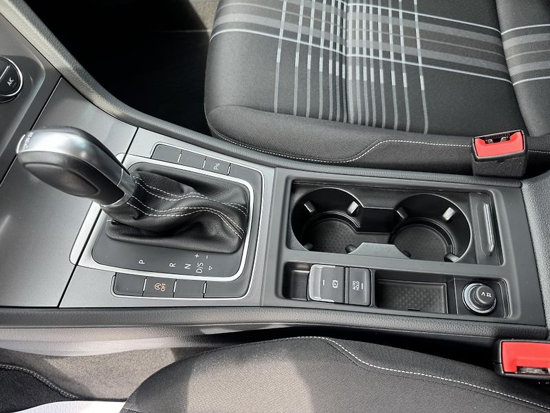 Volkswagen Golf (2015) 1.6TDi,DSG,rezervace - fotka 20 z 49